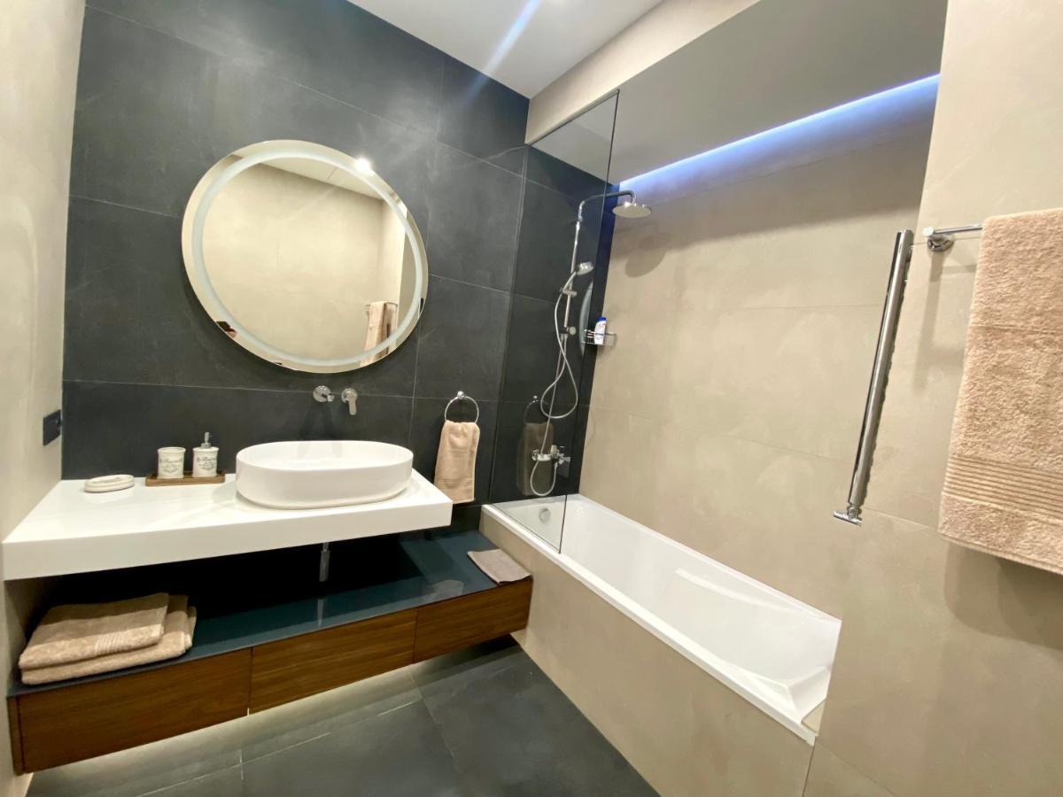 Heart Of Yerevan - City Center Luxury Apartments Esterno foto