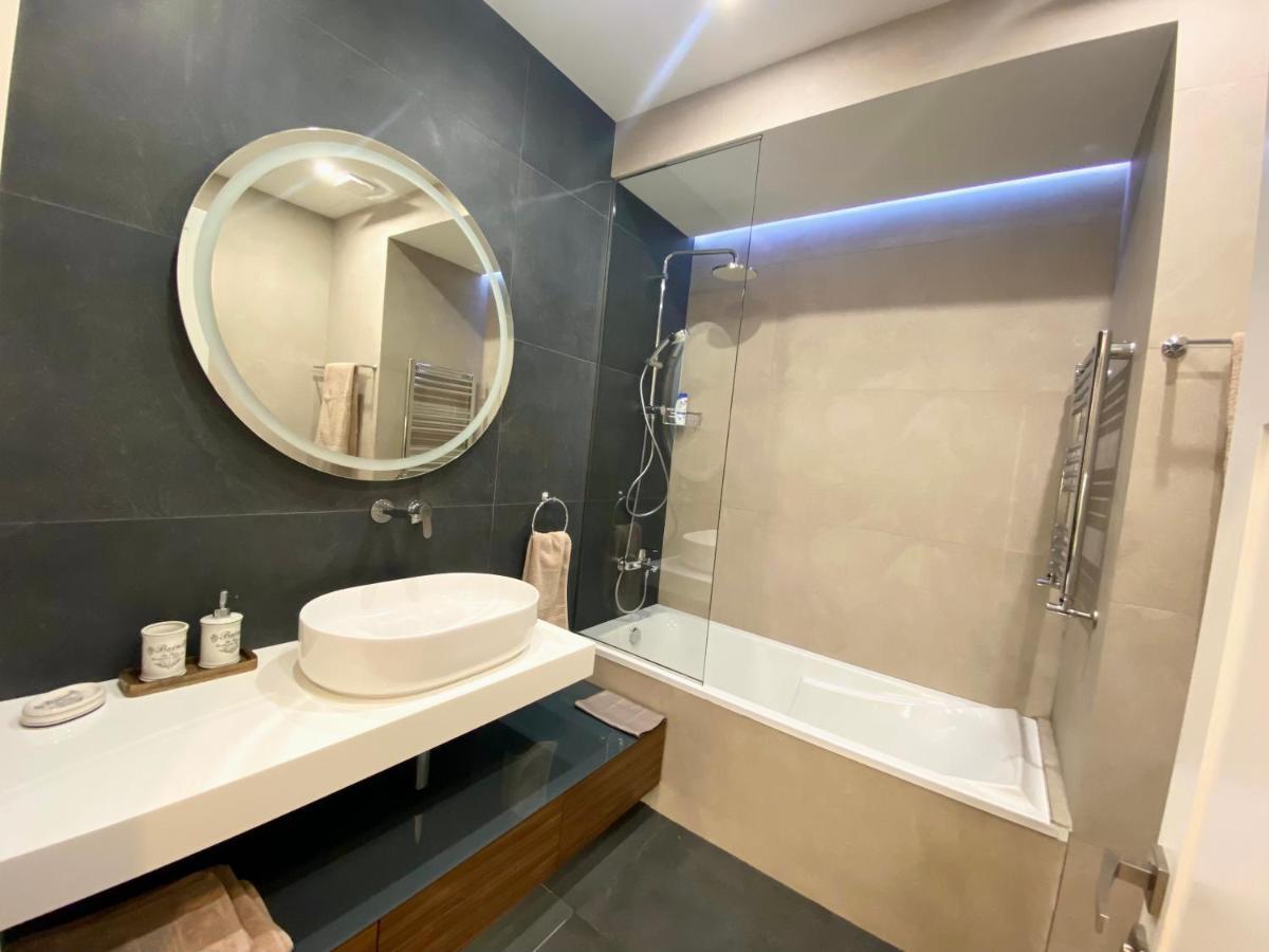 Heart Of Yerevan - City Center Luxury Apartments Esterno foto