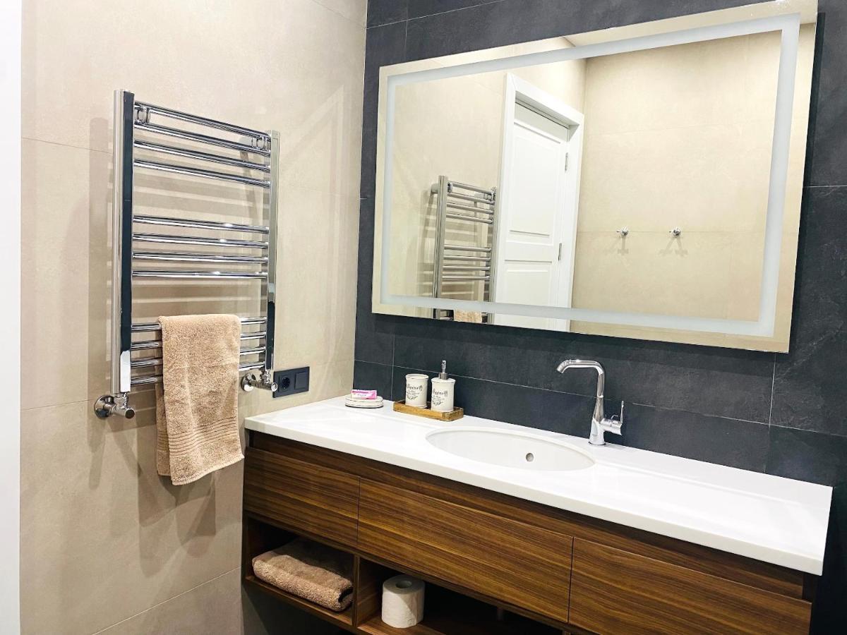 Heart Of Yerevan - City Center Luxury Apartments Esterno foto