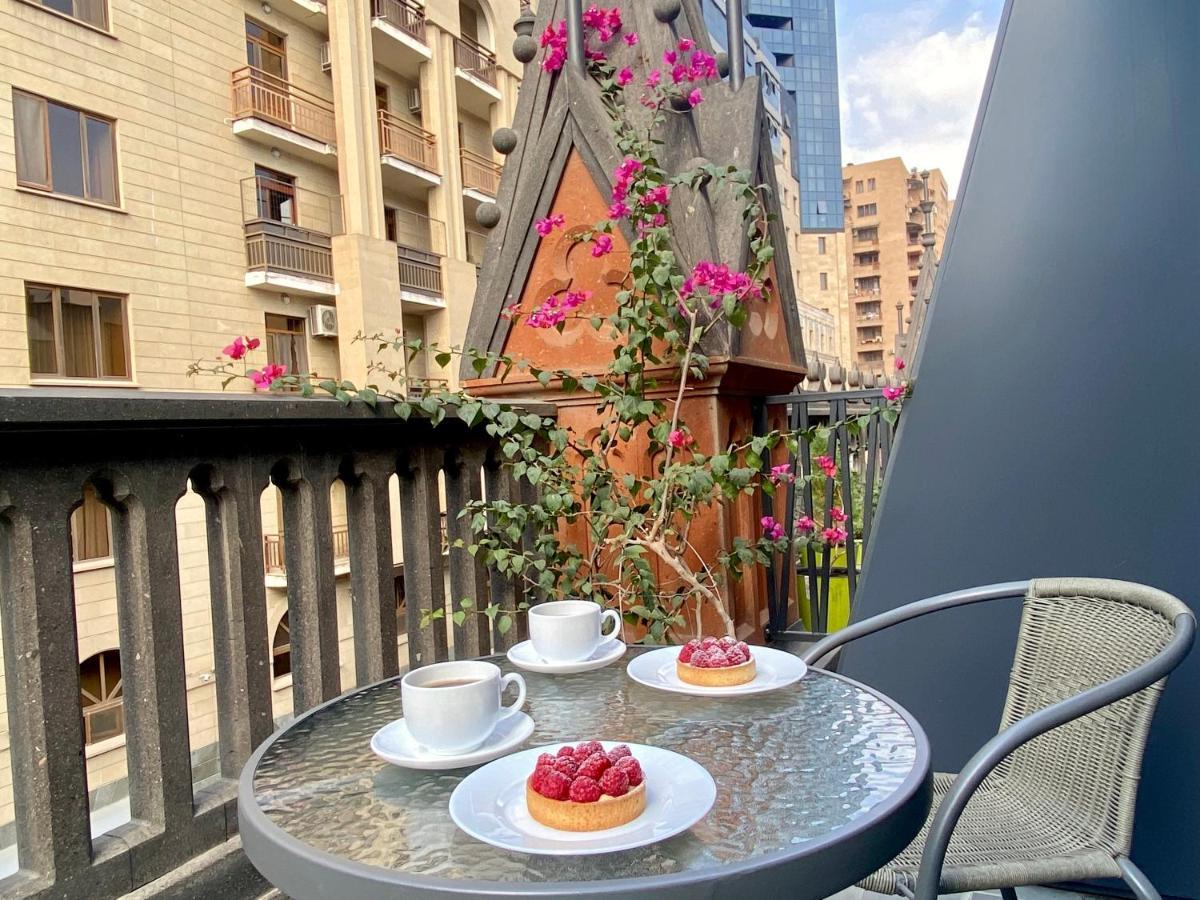 Heart Of Yerevan - City Center Luxury Apartments Esterno foto